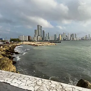 cozy-1br-apt-walking-distance-to-airport-beach.cartagena-hotels.org/