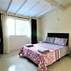 hostal-encanto-paisa-apto.colombiamedellinhotels.com/