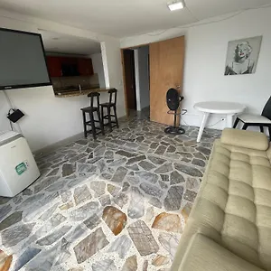apartamento-cmodo-grande-cntrico-bien-ubicado-apto-303.colombiamedellinhotels.com/